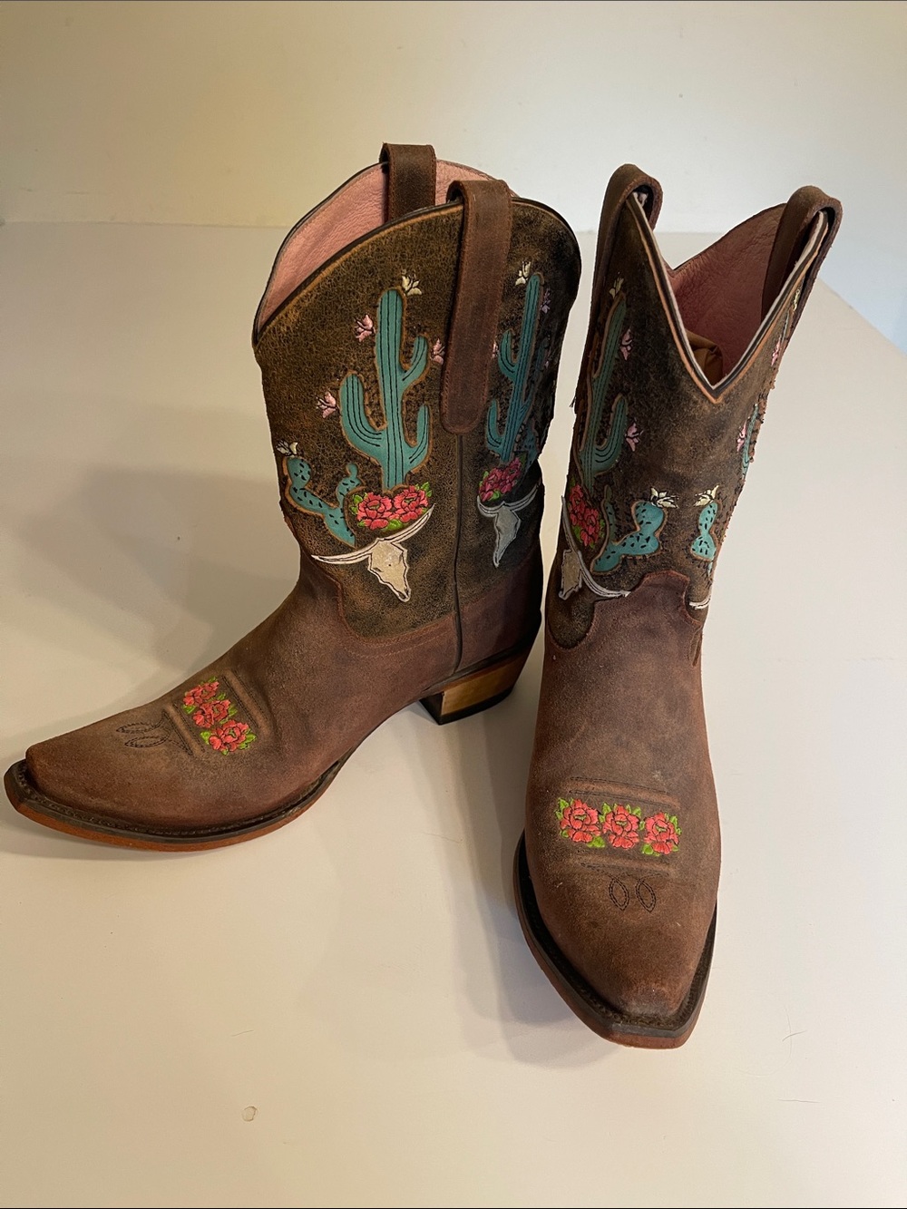 Junk  Gypsy Boots with Pink flowers 
Cactus Size 8.5